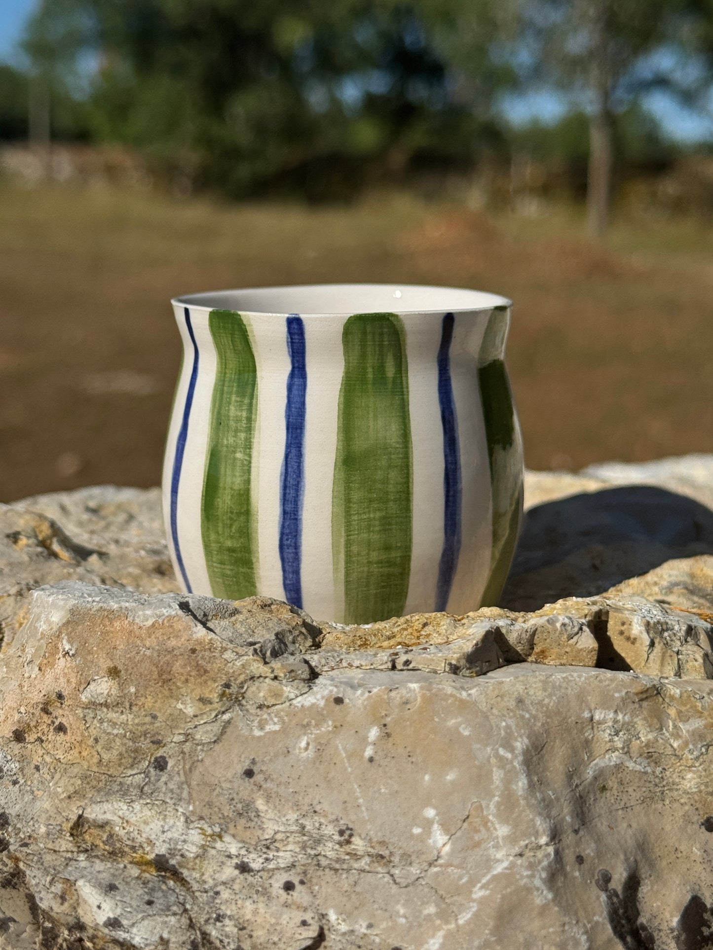 Tasse à café en faïence couleur vert bleu