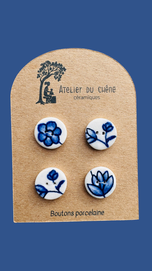 Boutons en porcelaine fleurs bleues 2