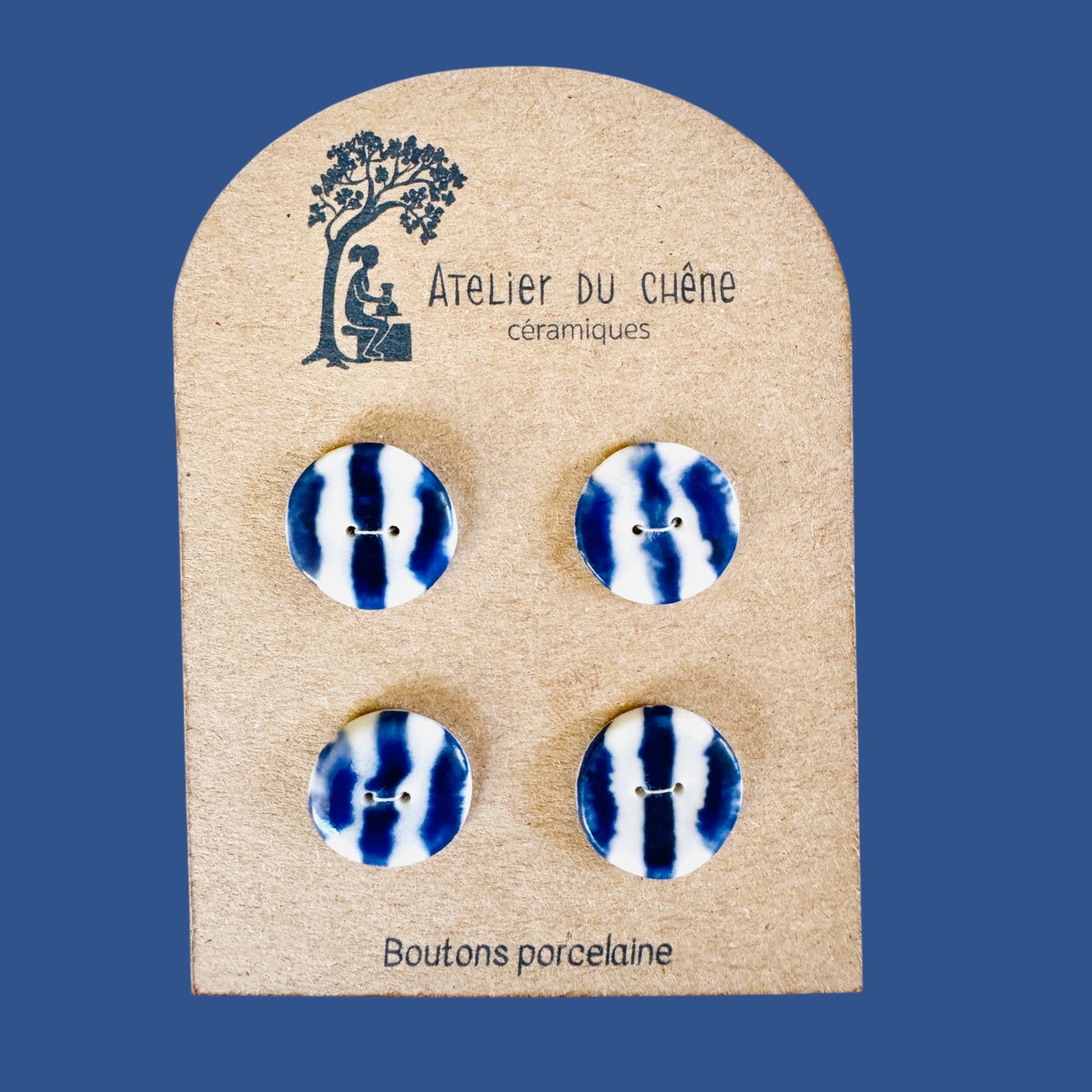 Boutons en porcelaine hachurés