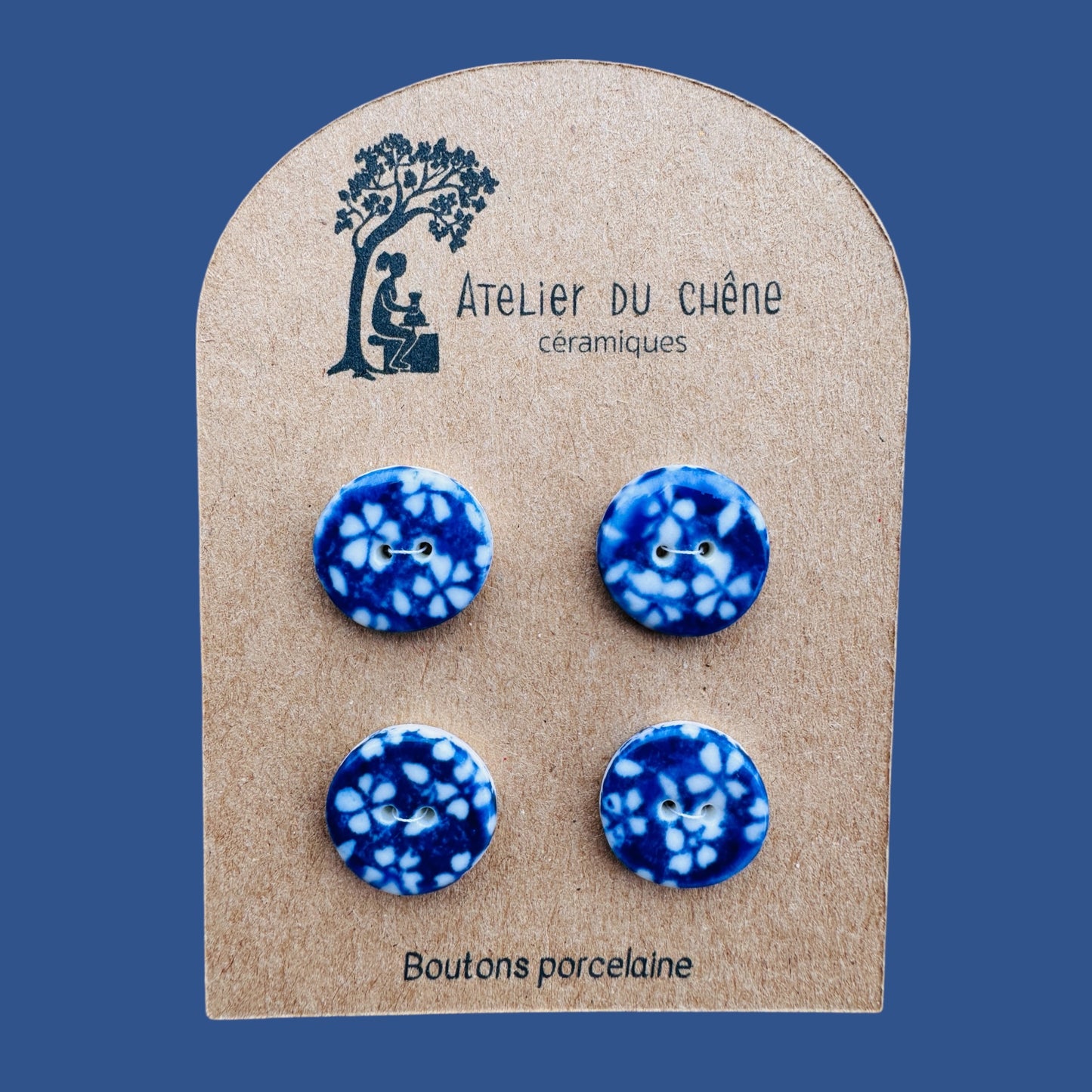Boutons en porcelaine fleurs bleues