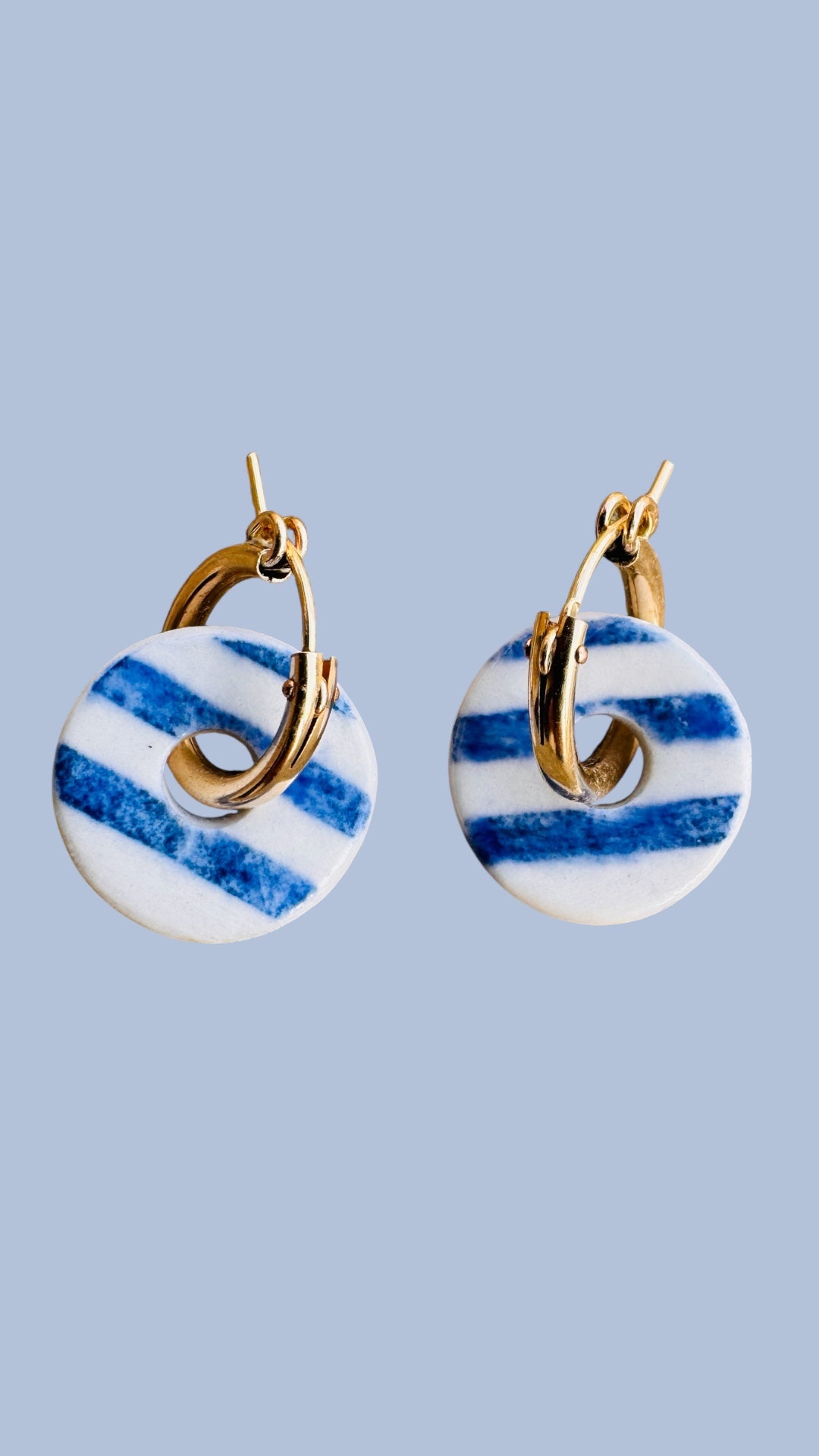 Boucles d'oreilles en porcelaine rayures bleues