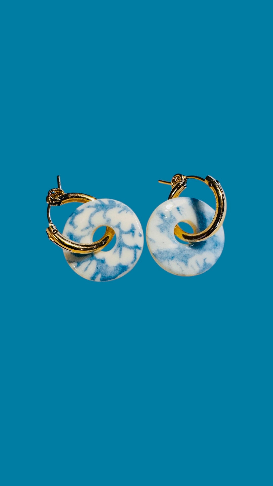 Boucles d'oreilles en porcelaine fleurs bleues