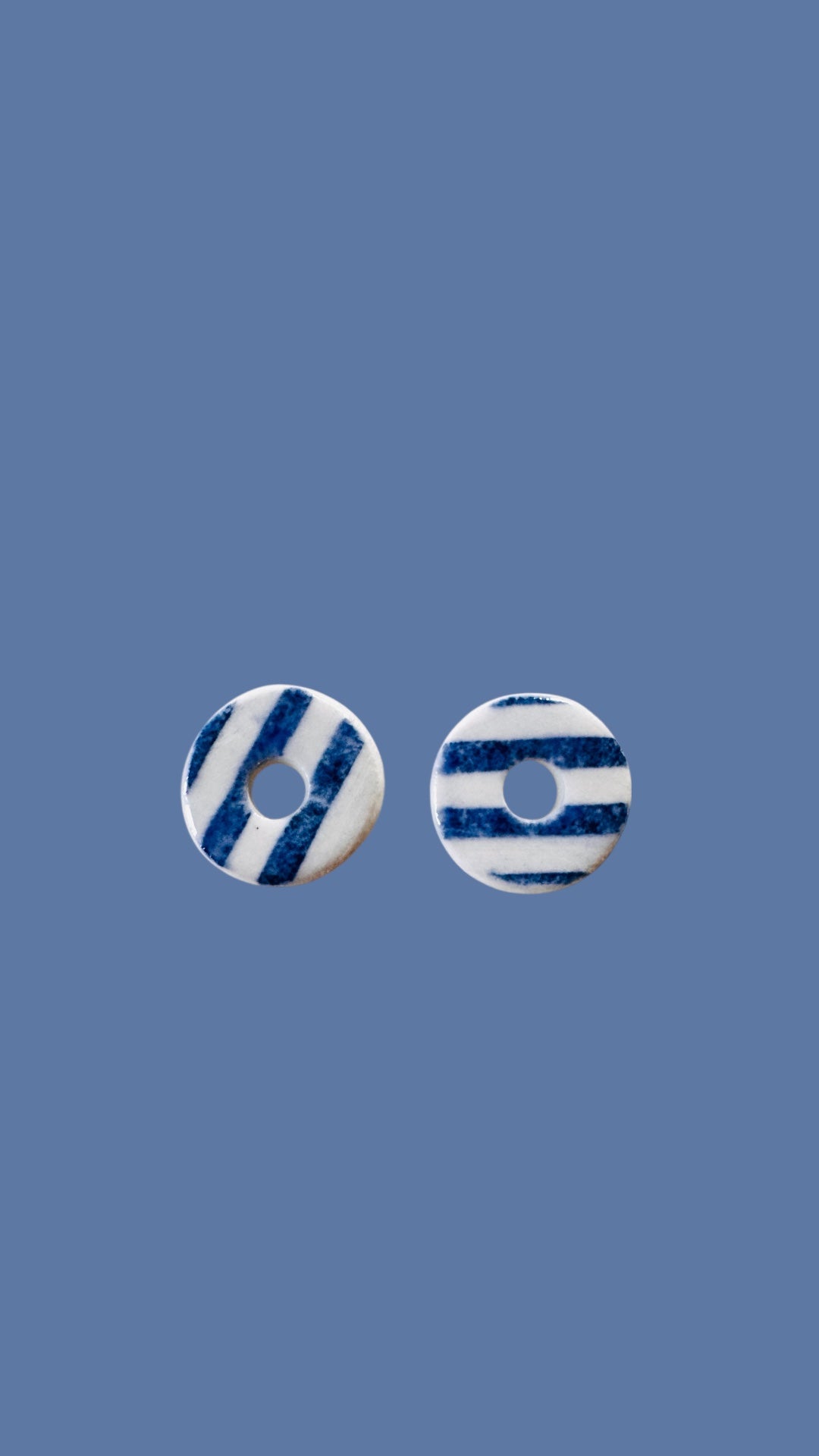 Boucles d'oreilles en porcelaine rayures bleues